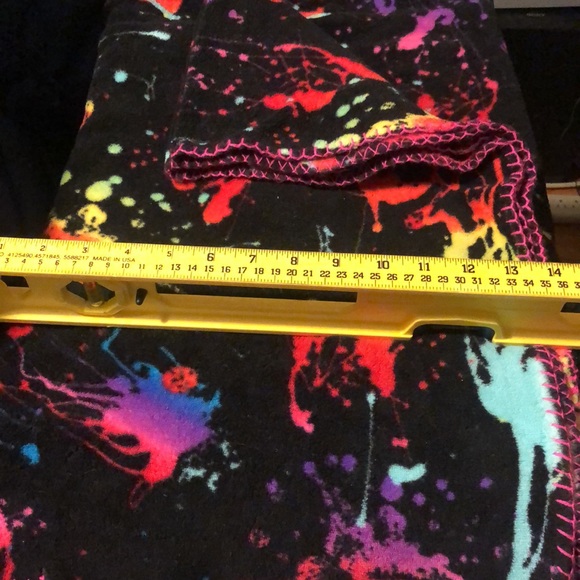 Psychedelic Lava lamp color black Blanket, twinsize, lightweight, very colorful - Picture 5 of 5